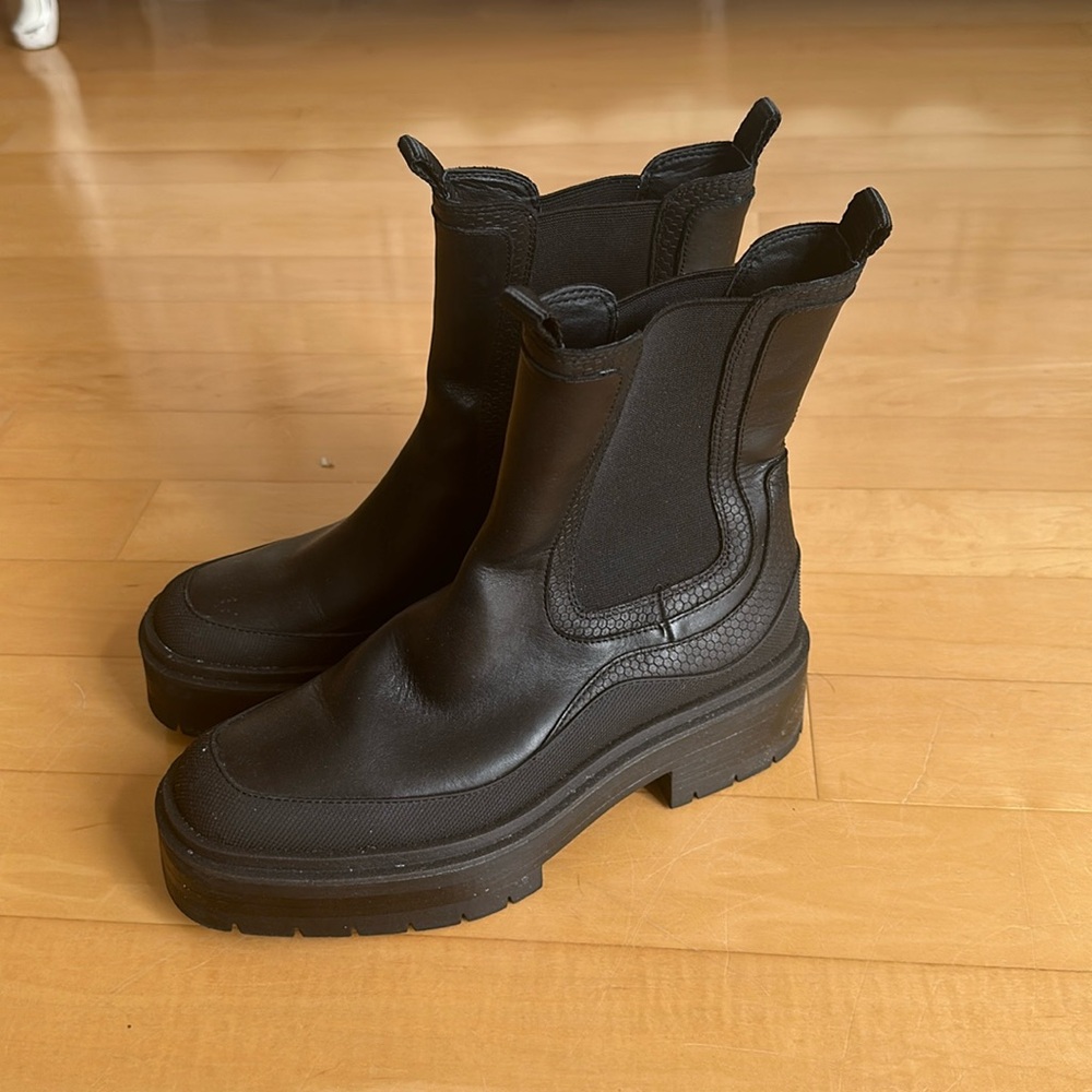 Like new Sam Edelman lug boots- size 8.5 women’s.